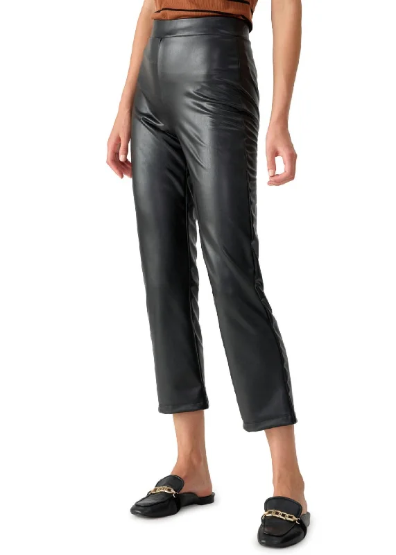 Timeless Women’s Fashion Styles Carnaby Kick Crop Pant In Black